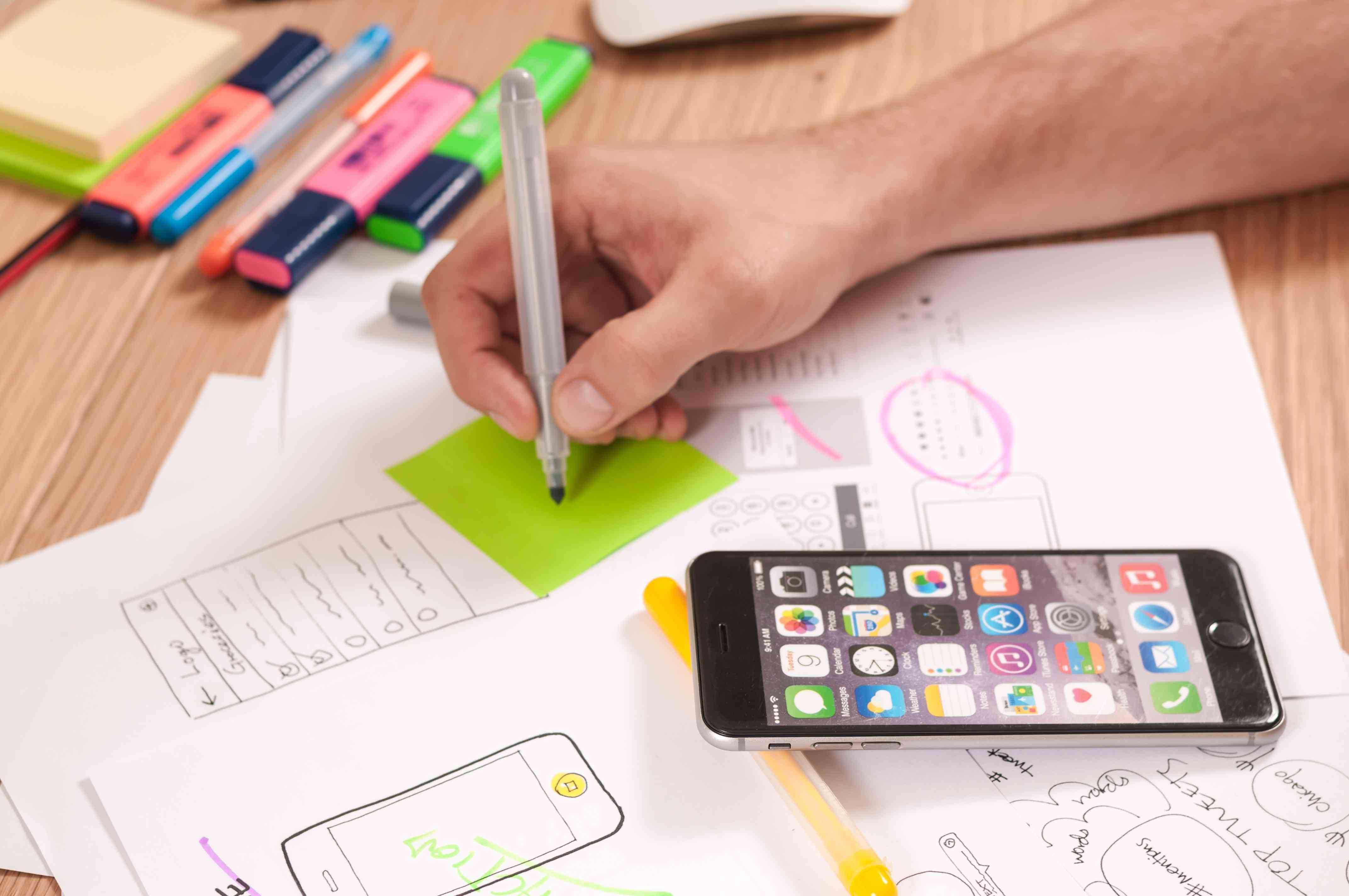 哪里能夠找到專業(yè)的德語翻譯呢?(圖1) iphone-desk-computer-smartphone-mobile-writing-723651-pxhere.com.jpg