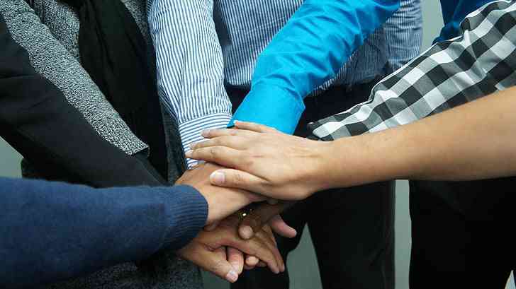 服裝翻譯哪家翻譯公司比較好呢?(圖1) teamwork-co-workers-office-business-preview.jpg